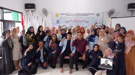 Foto Bersama : Para peserta workshop pembelajaran coding AUD untuk guru PAUD melaksanakan foto bersamai usai kegiatan, pasa Selasa (15/04/2025).