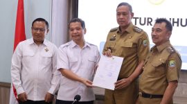 Wali Kota Bekasi Dr Tri Adhianto dan Wakil Wali Kota Bekasi Dr Abdul Harris Bobihoe sambut kehadiran Kepala BPK Perwakilan Provinsi Jawa Barat Eydu Oktain Panjaitan, kehadiran kepala BPK dan jajaran dalam Entry Meeting Pemeriksaan Terinci Laporan Keuangan Pemerintah Kota Bekasi Tahun 2024. Hadir pada kegiatan tersebut para Kepala OPD.