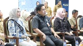 Sekda Kabupaten Bekasi, Dedy Supriyadi didampingi Bunda Forum Anak Daerah, Marlynda Ade Kuswara Kunang dan Plt. Kepala DP3A, Ani Gustini menghadiri Verifikasi Lapangan Hybrid Evaluasi Kabupaten Bekasi Layak Anak Tahun 2025 di Auditorium Diskominfosantik Cikarang Pusat, Selasa (15/04/2025). Foto : Jaja Jaelani/Newsroom.