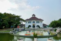 Gedung Juang 45 bukan sekadar bangunan tua. Ia adalah saksi bisu perlawanan rakyat Bekasi melawan penjajahan. Jejak sejarah yang kini menjadi ruang edukasi dan kebanggaan kota.

