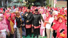 HARDIKNAS : Pemerintah Kabupaten Bekasi memperingati Hari Pendidikan Nasional (Hardiknas) 2025 dengan menggelar Upacara yang dipimpin langsung oleh Bupati Bekasi Ade Kuswara Kunang. Bertempat di SMPN 1 Cikarang Selatan, pada Jum'at (02/05/2025).