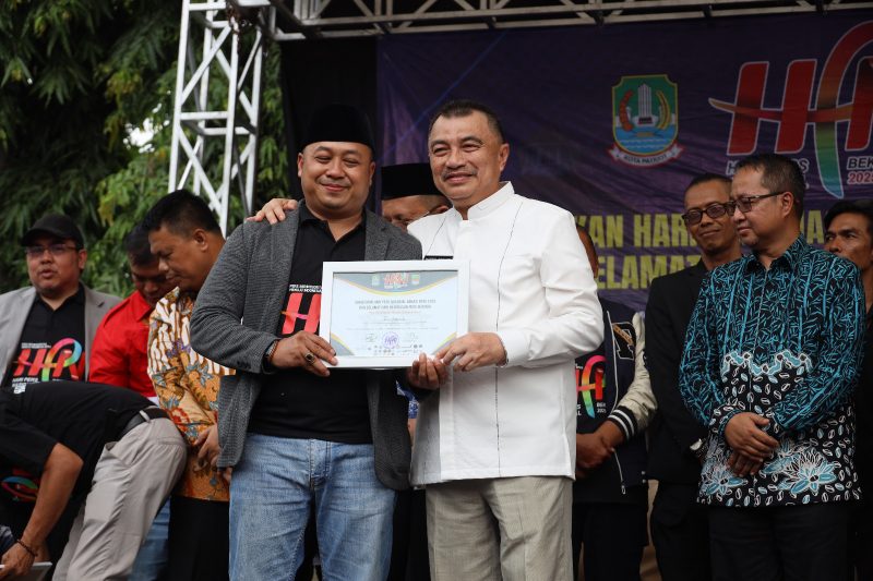 Wakil Wali Kota Bekasi, Abdul Harris Bobihoe, menghadiri peringatan Hari Pers Nasional (HPN) Bekasi Raya tahun 2025 yang digelar di Gedung Juang, Bekasi.