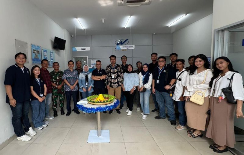 WOM Finance Cabang Bekasi 1 kini menempati lokasi baru di Ruko Topaz Summarecon, Bekasi. Peresmian dilakukan oleh Bapak Audi Pramudita Putra bersama jajaran manajemen dan mitra strategis.
Langkah ini menjadi bagian dari komitmen kami untuk memberikan layanan terbaik dan semakin dekat dengan pelanggan.
