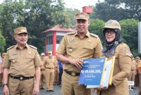 Wali Kota Bekasi Tri Adhianto menegaskan pentingnya integritas dan profesionalisme ASN sebagai fondasi pemerintahan yang bersih. Dalam apel pagi, ia juga menyoroti pentingnya penanganan banjir secara konkret dan kolaboratif.