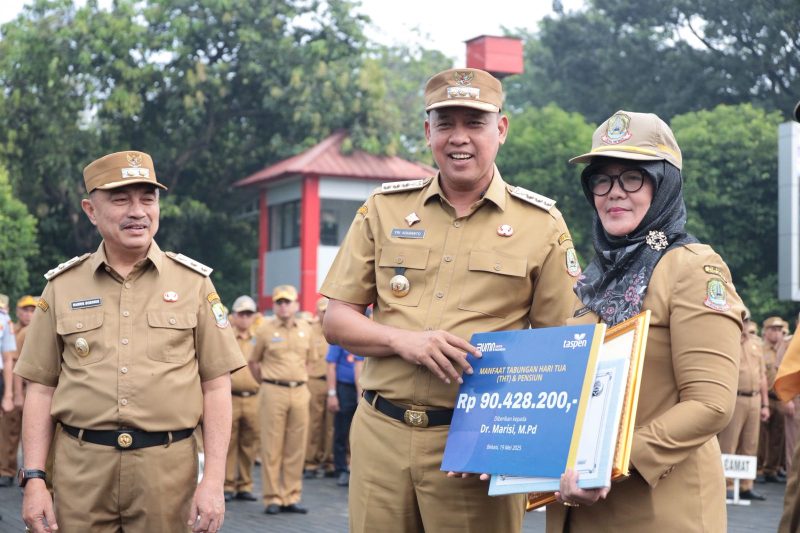 Wali Kota Bekasi Tri Adhianto menegaskan pentingnya integritas dan profesionalisme ASN sebagai fondasi pemerintahan yang bersih. Dalam apel pagi, ia juga menyoroti pentingnya penanganan banjir secara konkret dan kolaboratif.