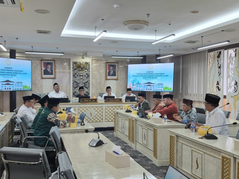 Ijazah bukan hadiah politik!
Pesantren 24 jam mendidik santri dengan mandiri, tapi kini dihadapkan pada kebijakan sepihak yang mengancam eksistensinya.