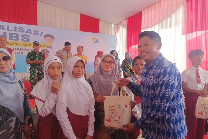 Menyiapkan generasi muda yang sehat dan berkarakter! Kelurahan Bahagia, Kecamatan Babelan, Bekasi, menggelar edukasi PHBS dan pembentukan karakter untuk siswa kelas 6 SD yang akan memasuki SMP. Bekal penting sebelum remaja, demi masa depan tanpa kekerasan dan penuh kesadaran diri.