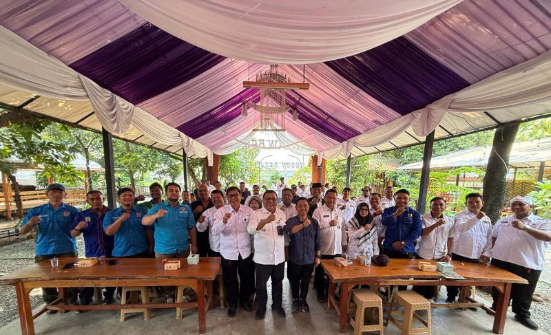 Suasana diskusi interaktif saat pembinaan kepemudaan Kecamatan Cibitung, yang diikuti oleh tokoh pemuda, kepala desa, dan pemuda aktif di wilayah.
Kolaborasi dan sinergi antar organisasi menjadi kunci sukses membangun karakter generasi muda.