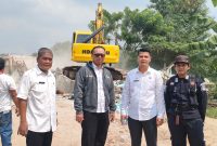 Pembersihan bangunan liar sebagai bagian dari dukungan program strategis peningkatan infrastruktur Jalan Kedaung, Cibitung.