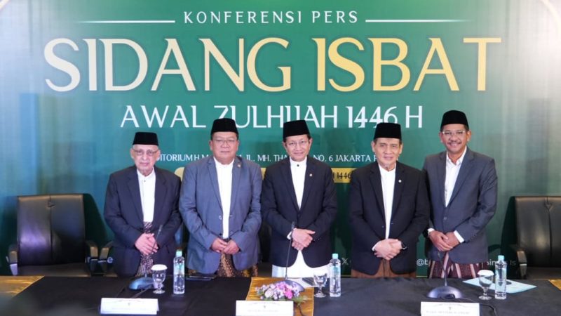 Menteri Agama Nasaruddin Umar memimpin sidang isbat penetapan 1 Zulhijah 1446 H di Kantor Kementerian Agama, Jakarta, Selasa (27/5/2025). Hasil rukyat hilal di 114 titik seluruh Indonesia memastikan awal bulan Zulhijah jatuh pada 28 Mei 2025.
