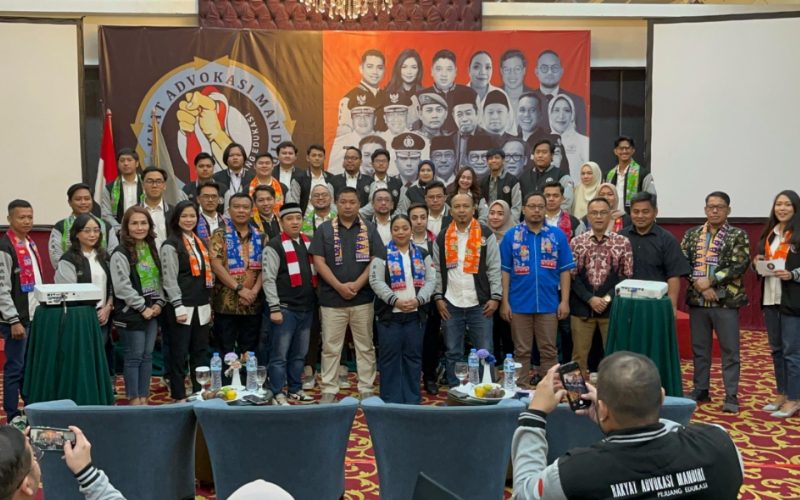Kompak : Rakyat Advokasi Mandiri (RAMA) melakukan foto bersama usai rapat kerja daerah dan pelantikan.