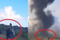 Rekaman Video Detik-detik Mengerikan Ledakan Amunisi, Warga Garut Ramai-ramai Naik Motor Datangi Lokasi | sumber: istimewa.
