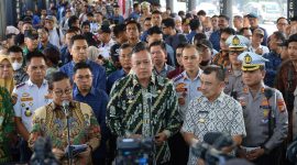 Wali Kota Bekasi Tri Adhianto bersama Gubernur DKI Jakarta Pramono Anung menjajal rute baru TransJakarta Vida Bantargebang–UKI Cawang, Rabu (15/5).