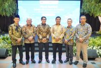 Direktur Utama Jasa Marga Rivan A. Purwantono bersama Komisaris Utama Juri Ardiantoro usai pelantikan jajaran baru, siap lanjutkan agenda keberlanjutan perusahaan.