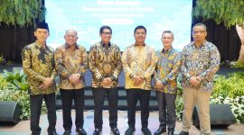 Direktur Utama Jasa Marga Rivan A. Purwantono bersama Komisaris Utama Juri Ardiantoro usai pelantikan jajaran baru, siap lanjutkan agenda keberlanjutan perusahaan.