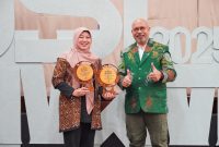 Jasa Marga kembali mencetak prestasi! Raih Penghargaan TJSL 2025 untuk pelestarian budaya lewat pembinaan UMKM Oleh-oleh Khas Jakarta Hj. Maemune. Komitmen nyata dalam wujudkan ekonomi kerakyatan yang berbudaya.