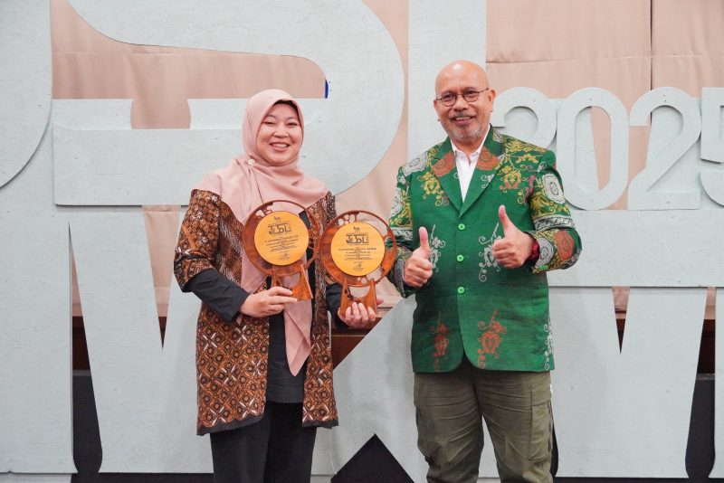 Jasa Marga kembali mencetak prestasi! Raih Penghargaan TJSL 2025 untuk pelestarian budaya lewat pembinaan UMKM Oleh-oleh Khas Jakarta Hj. Maemune. Komitmen nyata dalam wujudkan ekonomi kerakyatan yang berbudaya.