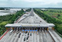 Jasa Marga mencatat 165.941 kendaraan meninggalkan Jabotabek pada Rabu (28/5), H-1 libur panjang Kenaikan Yesus Kristus 2025. Arah Timur dan Bandung jadi tujuan favorit, dengan lonjakan lalu lintas mencapai 23,2% dibanding hari normal.