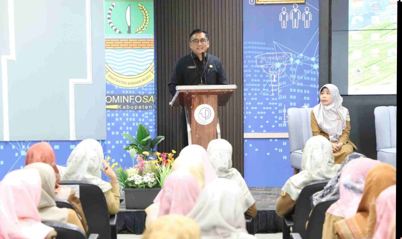 ebanyak 187 bidan desa se-Kabupaten Bekasi mengikuti Workshop Kegawatdaruratan Neonatus yang digelar Dinas Kesehatan Kabupaten Bekasi di Aula Diskominfosantik, Cikarang Pusat, Selasa (27/5/2025), sebagai upaya menekan angka kematian bayi baru lahir dan meningkatkan kualitas layanan kesehatan ibu dan anak.