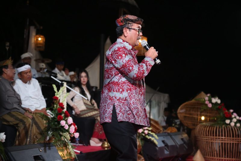 Bupati Cirebon, Imron Perubahan Dimulai dari Jalan
Bersama, Pemprov dan Pemkab Cirebon wujudkan infrastruktur yang lebih baik untuk masa depan.