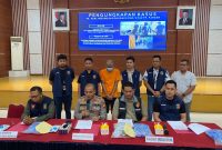 Modus : Sebuah depot air isi ulang di Bekasi ketahuan memproduksi dan menjual air mineral palsu bermerek Le Minerale dengan menggunakan air tanah yang tidak layak konsumsi.
Polisi sudah turun tangan dan membongkar praktik licik yang membahayakan kesehatan masyarakat ini.