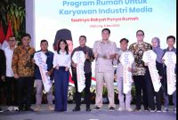 Menteri Perumahan dan Kawasan Permukiman RI Maruarar Sirait bersama Menteri Komunikasi dan Digital RI Meutya Hafid, Melaunching program rumah untuk karyawan media yang berlokasi di Perumahan Gran Harmoni, Desa Muktiwari, Kecamatan Cibitung. Pada Selasa, (06/05/2025). 