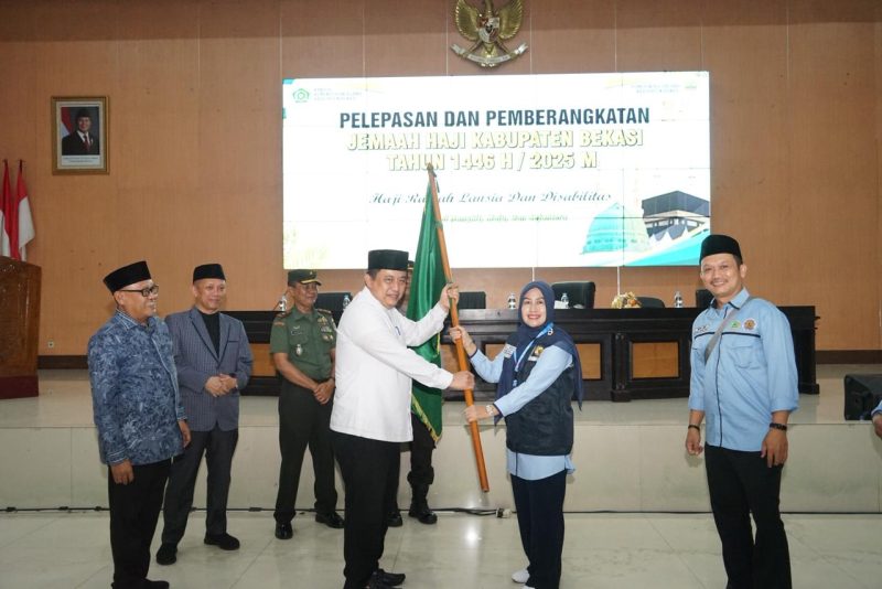 Dari Bekasi ke Tanah Suci, 435 jemaah haji berangkat membawa harapan dan doa.