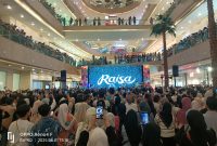 Ketika suara emas Raisa mengisi Grand Metropolitan, semua larut dalam harmoni dan kebahagiaan. Momen yang tak terlupakan.
