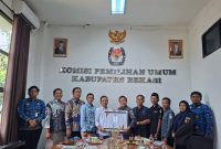 Tim Bawaslu Kabupaten Bekasi melakukan Safari Pengawasan sebagai bagian dari upaya pengawasan pasca-Pemilu dan Pilkada 2024. Komitmen kuat untuk menjaga demokrasi yang bersih, jujur, dan transparan di wilayah Bekasi.