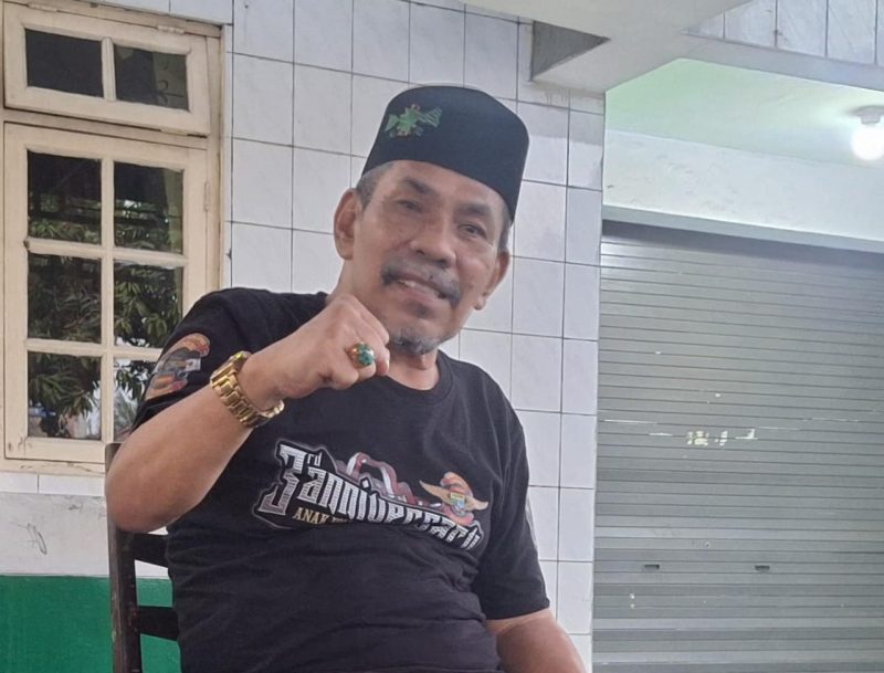 Tokoh masyarakat Karangsambung, Haji Gondam, menyampaikan kritik keras terkait pembentukan Koperasi Desa Merah Putih yang dinilai tidak transparan, Senin (9/6/2025).