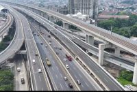 Kepadatan Lalu Lintas di Ruas Jalan Tol MBZ
Foto udara menunjukkan kondisi lalu lintas di Ruas Jalan Layang Mohamed Bin Zayed (MBZ) dan Jalan Tol Jakarta-Cikampek bawah pada H+2 Iduladha 1446 H/2025. Terpantau peningkatan signifikan volume kendaraan dari arah Cikampek menuju Jakarta.