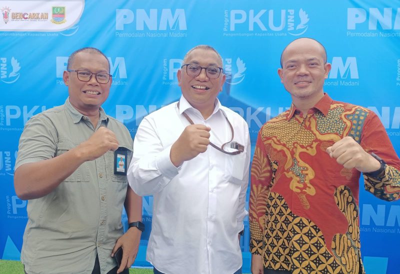 Sinergi untuk UMKM Bekasi Berkelanjutan
Kepala KPPN Bekasi, Haris Budi Susila (kanan), berfoto bersama Kepala Cabang PNM Bekasi, Agus Mulyono (tengah), dan perwakilan dari Otoritas Jasa Keuangan (OJK) (kiri), usai menghadiri kegiatan PKU Akbar PNM Mekaar 2025 yang digelar di Gedung Juang 45, Tambun Selatan, Kabupaten Bekasi, Rabu (19/6/2025).