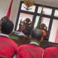 Suasana sidang yang berlangsung tertib dan kondusif, menandai putusan vonis seumur hidup bagi ibu, anak, dan pacar dalam kasus pembunuhan berencana.