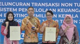 Plt. Kepala Bappeda Kabupaten Bekasi, Ir. H. Didik Setiadi, MM, bersama jajaran menerima penghargaan peringkat II Tata Kelola CSR Terbaik se-Jawa Barat dalam ajang Forum CSR Jabar 2025 yang digelar di KIIC Karawang, Selasa 3 Juni 2025.