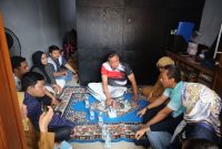 Wali Kota Bekasi, Tri Adhianto, didampingi jajaran Pemkot dan Dinas terkait, menyambangi kediaman korban kasus pelecehan sesama jenis di bawah umur untuk memberikan dukungan moril dan memastikan pendampingan psikologis serta hukum berjalan maksimal.

