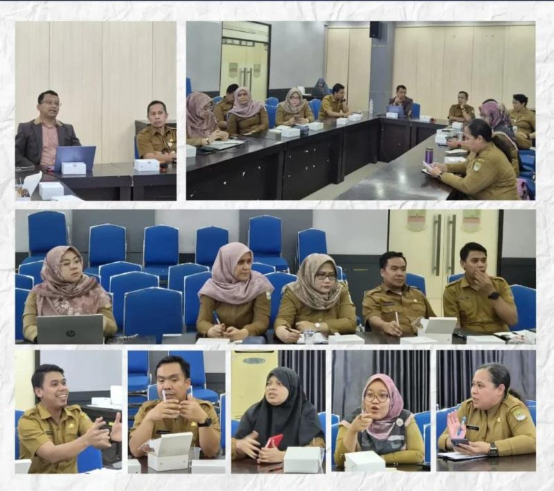 Suasana rapat pembahasan Rencana Strategis (Renstra) Bappeda Kabupaten Bekasi Tahun 2025–2029 yang berlangsung penuh semangat dan partisipatif. Para pejabat dan pegawai Bappeda dari berbagai bidang turut memberikan masukan strategis terkait arah kebijakan, inovasi perencanaan, serta penyelarasan program pembangunan daerah ke depan./ foto Bappeda Kabupaten Bekasi.