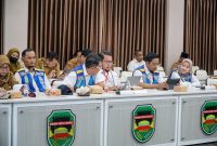 Tim Jasa Marga bersama Pemerintah Kabupaten Purwakarta dan instansi terkait menggelar rapat koordinasi untuk membahas langkah antisipatif terkait pergeseran tanah di Kecamatan Sukatani, Purwakarta, guna menjamin keamanan Jalan Tol Cipularang.