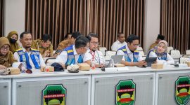 Tim Jasa Marga bersama Pemerintah Kabupaten Purwakarta dan instansi terkait menggelar rapat koordinasi untuk membahas langkah antisipatif terkait pergeseran tanah di Kecamatan Sukatani, Purwakarta, guna menjamin keamanan Jalan Tol Cipularang.