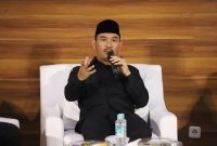 Bupati Bekasi Ade Kuswara Kunang saat meluncurkan aplikasi Lapor AA dalam acara Sapa Warga di Graha Pariwisata, Cikarang Timur, Jumat (13/6/2025). Aplikasi ini menjadi langkah nyata digitalisasi pelayanan publik di Kabupaten Bekasi.

