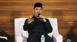 Bupati Bekasi Ade Kuswara Kunang saat meluncurkan aplikasi Lapor AA dalam acara Sapa Warga di Graha Pariwisata, Cikarang Timur, Jumat (13/6/2025). Aplikasi ini menjadi langkah nyata digitalisasi pelayanan publik di Kabupaten Bekasi.

