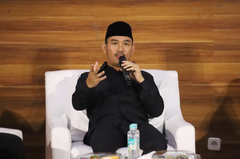 Bupati Bekasi Ade Kuswara Kunang saat meluncurkan aplikasi Lapor AA dalam acara Sapa Warga di Graha Pariwisata, Cikarang Timur, Jumat (13/6/2025). Aplikasi ini menjadi langkah nyata digitalisasi pelayanan publik di Kabupaten Bekasi.

