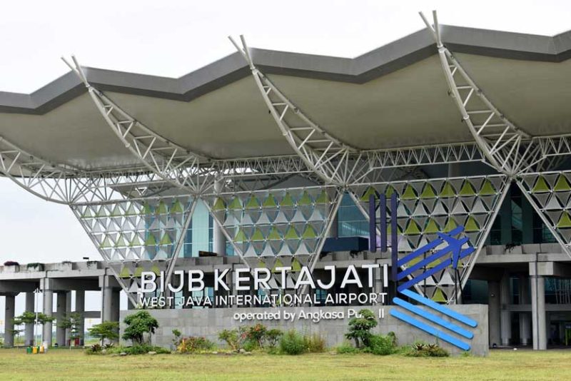 Pakar transportasi Sony Sulaksono dari ITB menyoroti BIJB Kertajati: “Gedung bisa dibangun, tapi tanpa pasar penumpang, bandara hanya jadi etalase kosong.”

