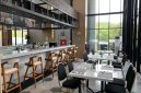 Suasana elegan dan modern di Rustik Restaurant – Harper Cikarang, salah satu area pilihan dalam program Work & Eat. Dilengkapi dengan meja kerja yang nyaman, pencahayaan alami dari jendela besar, serta bar berdesain kontemporer, tempat ini menghadirkan perpaduan sempurna antara produktivitas dan relaksasi.
