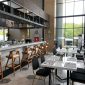 Suasana elegan dan modern di Rustik Restaurant – Harper Cikarang, salah satu area pilihan dalam program Work & Eat. Dilengkapi dengan meja kerja yang nyaman, pencahayaan alami dari jendela besar, serta bar berdesain kontemporer, tempat ini menghadirkan perpaduan sempurna antara produktivitas dan relaksasi.