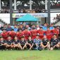 Dua tim peserta berpose bersama sebelum laga pembuka Wanajaya Cup 2025 di Stadion Mini Cibitung, Minggu (13/7/2025). Turnamen ini memperebutkan hadiah utama seekor sapi dan menjadi bagian dari rangkaian peringatan HUT ke-80 Republik Indonesia.