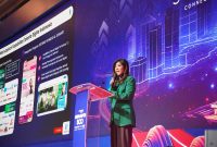 Menteri Komunikasi dan Digital Republik Indonesia, Meutya Hafid, saat menyampaikan sambutan dalam peluncuran program #1JutaSisterDigital pada acara BRAVO 500 Summit 2025 di Jakarta. Program hasil kolaborasi Komdigi dan PT XLSMART Telecom Sejahtera Tbk ini bertujuan mempercepat literasi digital dan pemberdayaan perempuan Indonesia melalui teknologi dan kecerdasan buatan.
