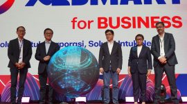 Menteri Komunikasi dan Digital Republik Indonesia Meutya Hafid (dua dari kanan) bersama Presiden Komisaris XLSMART Arsyad Rasyid, CEO XLSMART Rajeev Sethi, Chairman Sinar Mas Telecommunication & Technology Franky Oesman Widjaja, dan jajaran pimpinan mitra teknologi saat peluncuran platform digital Enterprise Smart Technology & Automation (ESTA) dalam acara BRAVO 500 SUMMIT yang diselenggarakan oleh PT XLSMART Telecom Sejahtera Tbk di Ritz-Carlton Pacific Place, Jakarta, Rabu (24/7/2025).
