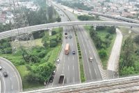 Tampak dari udara, kondisi lalu lintas di ruas Jalan Tol Jakarta Outer Ring Road (JORR) dalam situasi lancar. Pemeliharaan perkerasan jalan oleh Jasamarga Metropolitan Tollroad (JMT) dan PT Jasamarga Tollroad Maintenance (JMTM) dilakukan sebagai upaya menjaga kualitas jalan dan kenyamanan pengguna. Pekerjaan ini difokuskan di lajur 1 arah Cikunir/Tanjung Priok dan arah sebaliknya menuju Serpong/Pondok Indah.