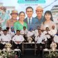 Direktur Utama BPJS Kesehatan Ghufron Mukti (duduk, keempat dari kanan) bersama jajaran direksi dan Dewan Pengawas saat menyampaikan paparan dalam kegiatan Public Expose: Pengelolaan Program dan Keuangan BPJS Kesehatan Tahun 2024, yang digelar di Jakarta, Senin (14/7/2025). Acara ini menegaskan komitmen BPJS Kesehatan dalam memperluas akses layanan JKN hingga pelosok negeri melalui berbagai inovasi digital dan kerja sama lintas sektor.
