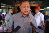 Wali Kota Bekasi sekaligus Ketua Umum KONI Kota Bekasi, Tri Adhianto, memberikan keterangan kepada awak media usai memimpin Rapat Kerja KONI Kota Bekasi Tahun 2025 di Balai Patriot, Sabtu (26/7/2025). Dalam rapat tersebut, Tri menegaskan kesiapan Kota Bekasi menjadi tuan rumah Porprov XV Jawa Barat 2026 dan menargetkan juara umum.

